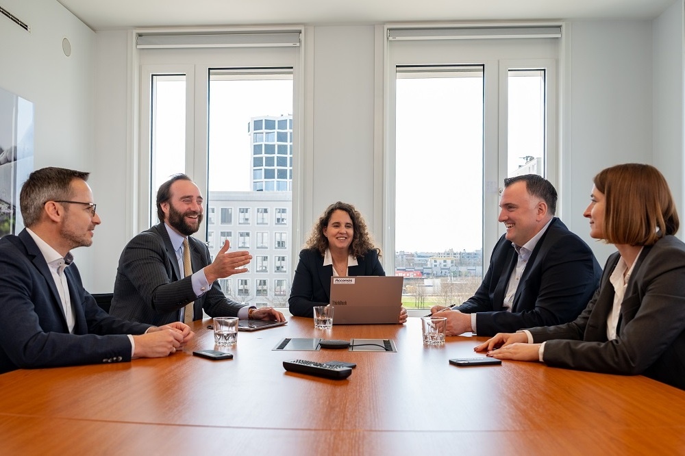Management Circle - Unternehmensleitung der Acconsis im Meeting - Klaus Nützl, Dr. Christopher Arendt, Kerstin Weidenbach-Koschnike, Jörn Rathjen, Julia Gebelein