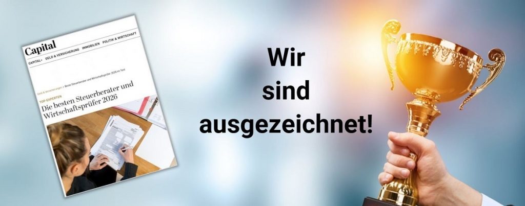 Abbildung Pokal und Screenshot zur Capital Zeitschrift, symbolisch für die Auszeichnung als Top Steuerberatung 2026