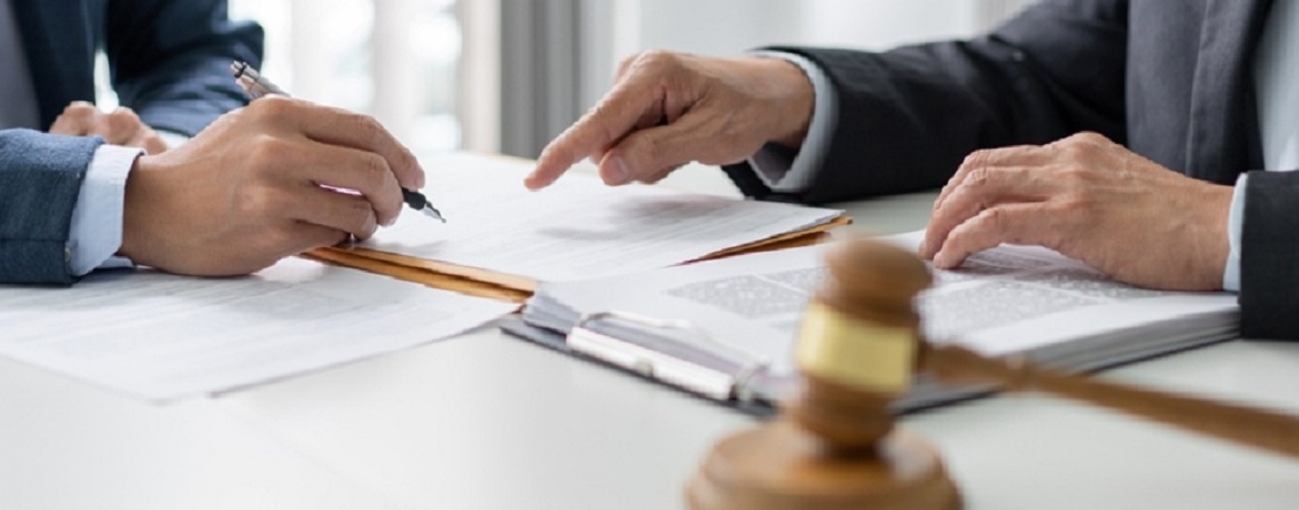 Besprechung juristischer Unterlagen zur Nachlassgestaltung – Thema: Erbschaftsteuer und Nachlassverbindlichkeiten.