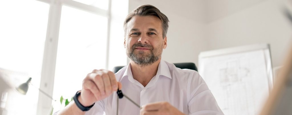 Berater im Büro – Steuervorteile mit Frist und Umstrukturierung 2026