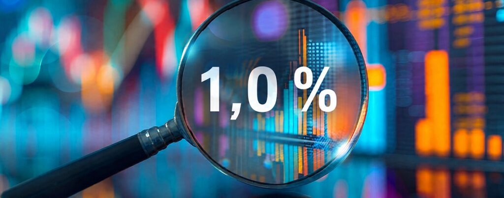 Lupe vor virtuellem Hintergrund mit Graphen, Zahl 1,0 % im Fokus. Symbolisch für das Thema Effektivkosten Standarddepot